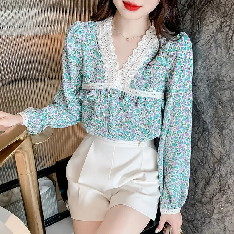 

Lace Stitching V-neck Floral Chiffon Shirt Spring Summer New Long Sleeve Wooden Ear Temperament Slim Blouse Top