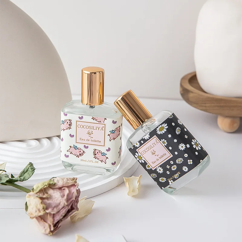 Фото Женские духи Eau de Toilette, 30 мл, роскошный стойкий цветочно-фруктовый аромат с нотами вишни, амбры, кандлан, ромашки и цветов вишневого дерева. №4