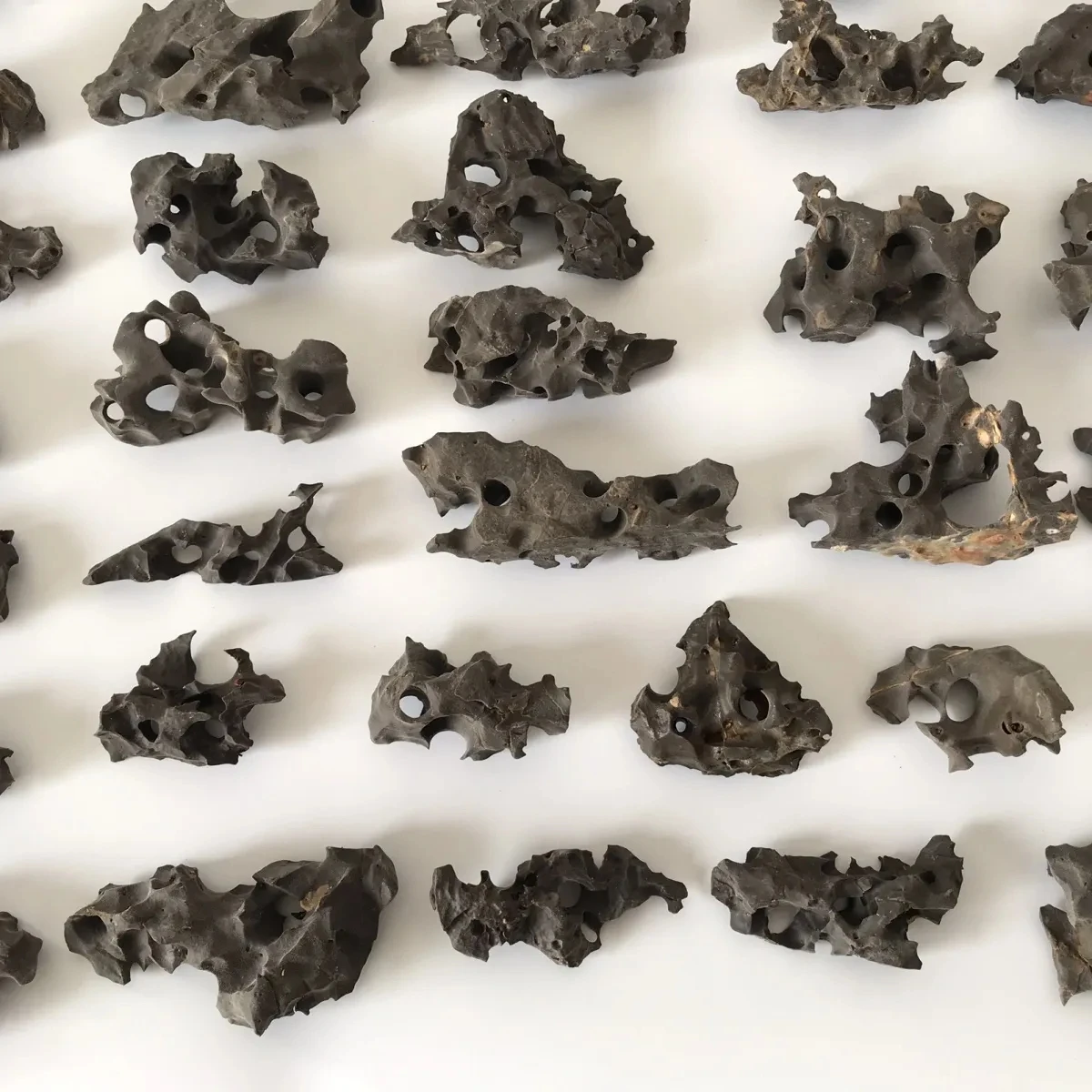 15Pcs Nature Stone Taihu Shiyuan Stone Bonsai Attached Stone Fish Tank Miniature Landscape Natural Size 1-7Cm Random Delivery