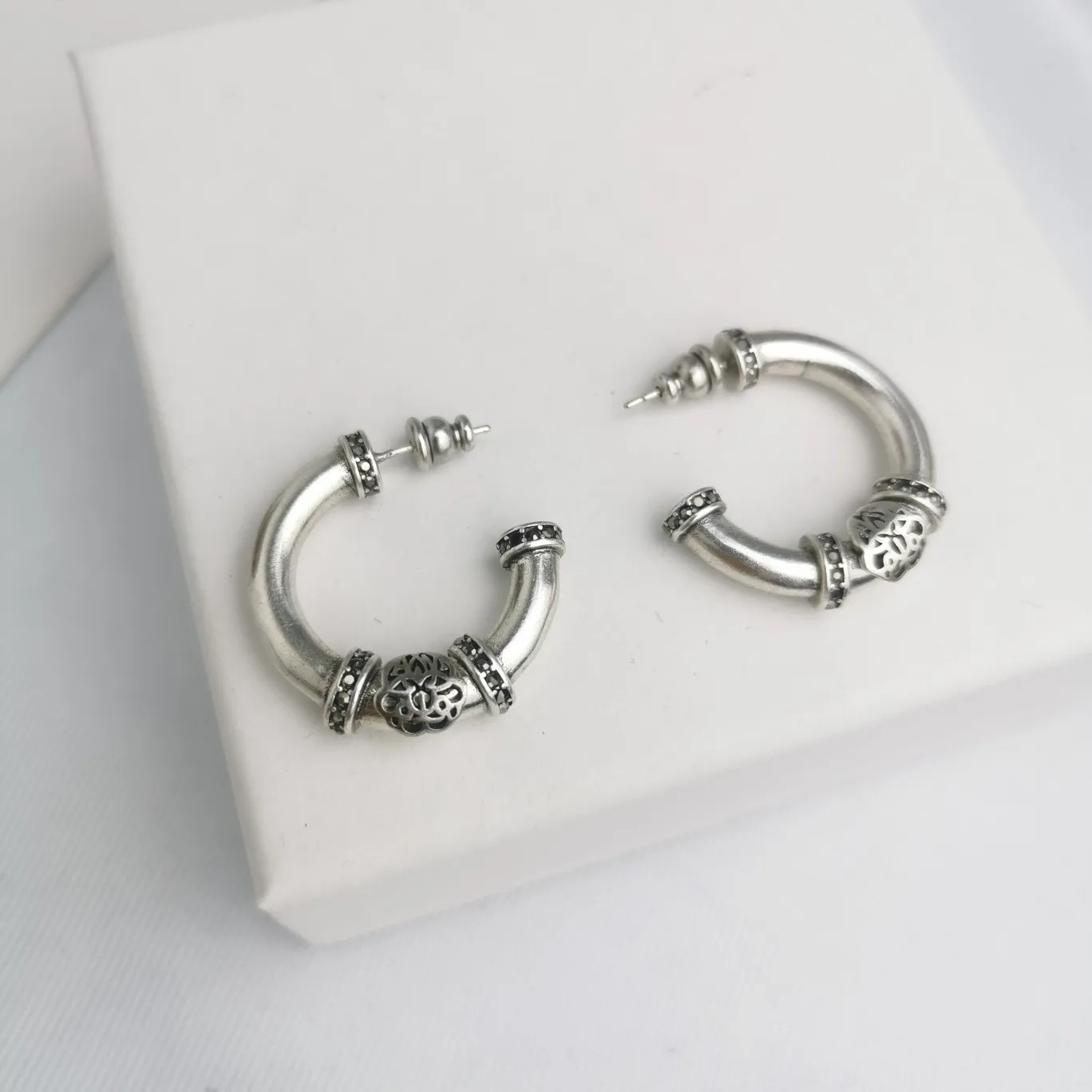 

Fashion Personality C Print Earrings for women