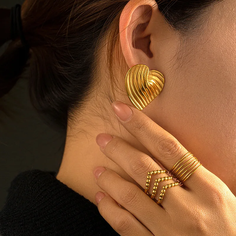 Женские позолоченные серьги-сердечки из нержавеющей стали