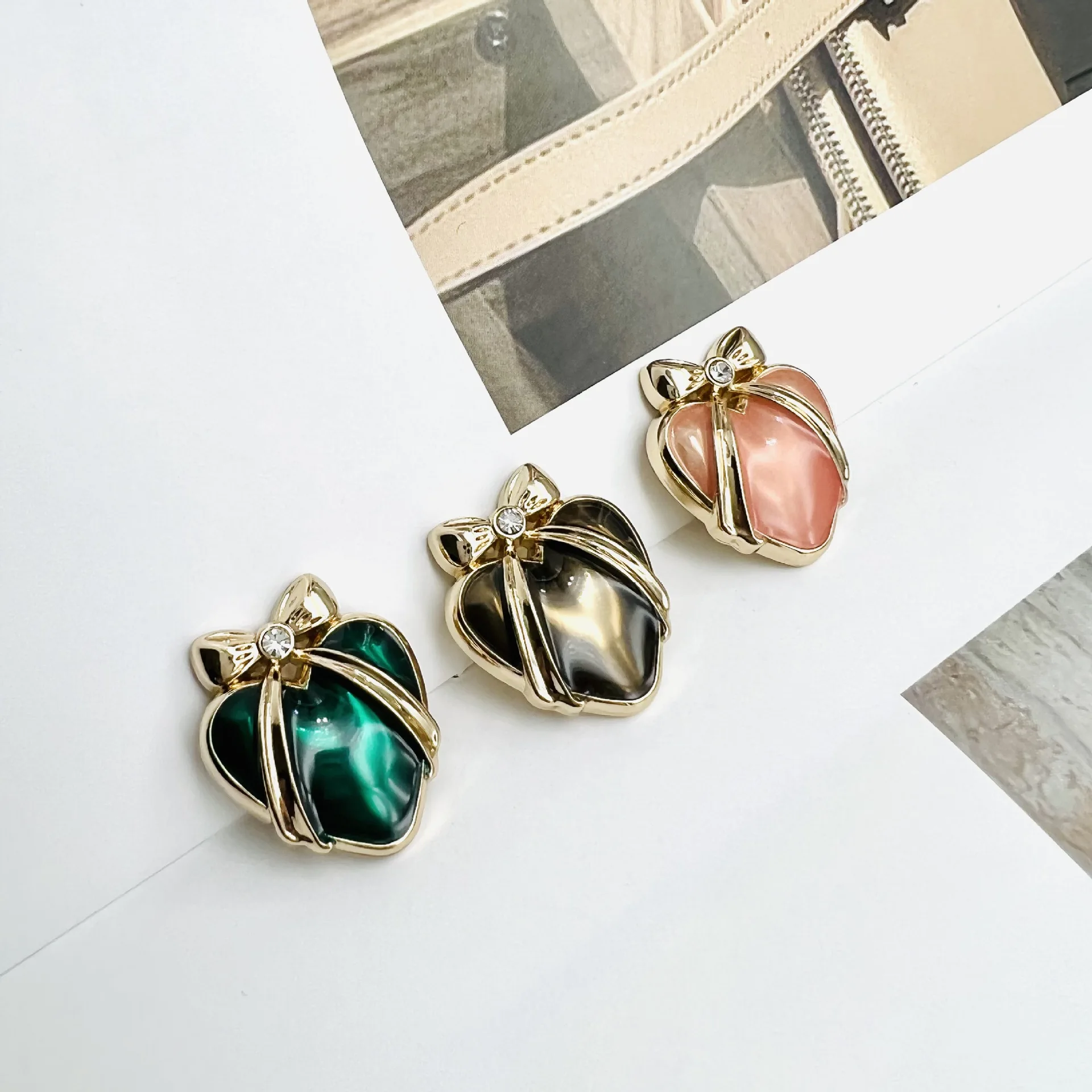 

Fashion Color Heart Rhinestone Metal Buttons Of Clothing DIY Suit Jacket Knit Sweater Heart Decorative Button Apparel