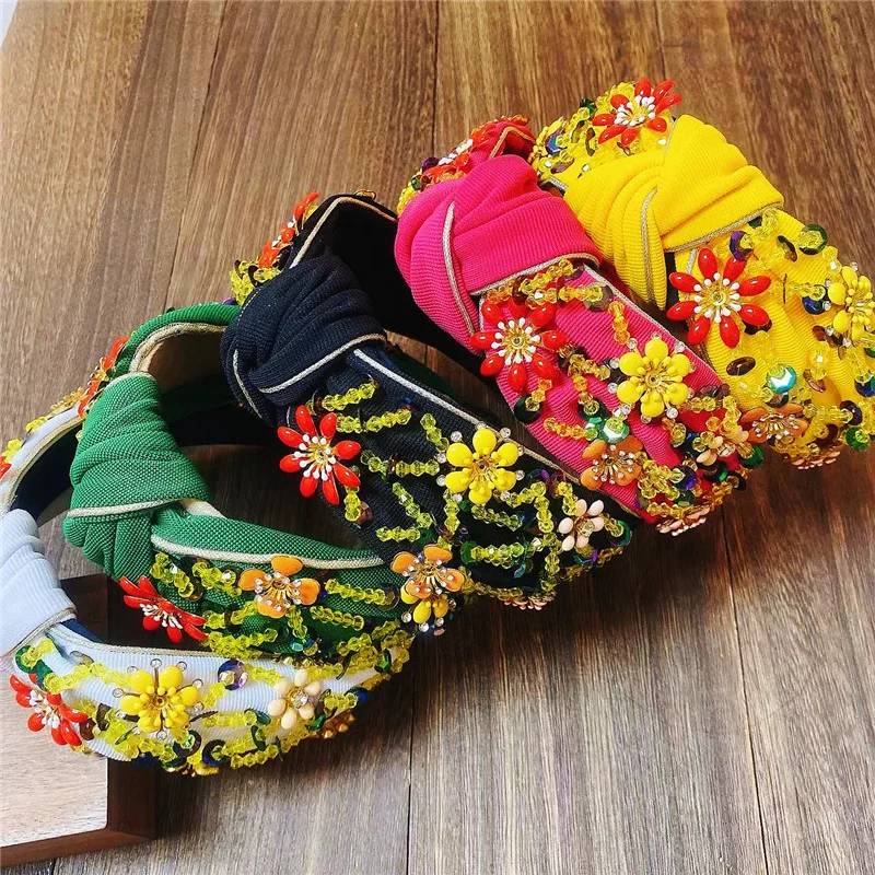 Женская повязка на голову с камнями