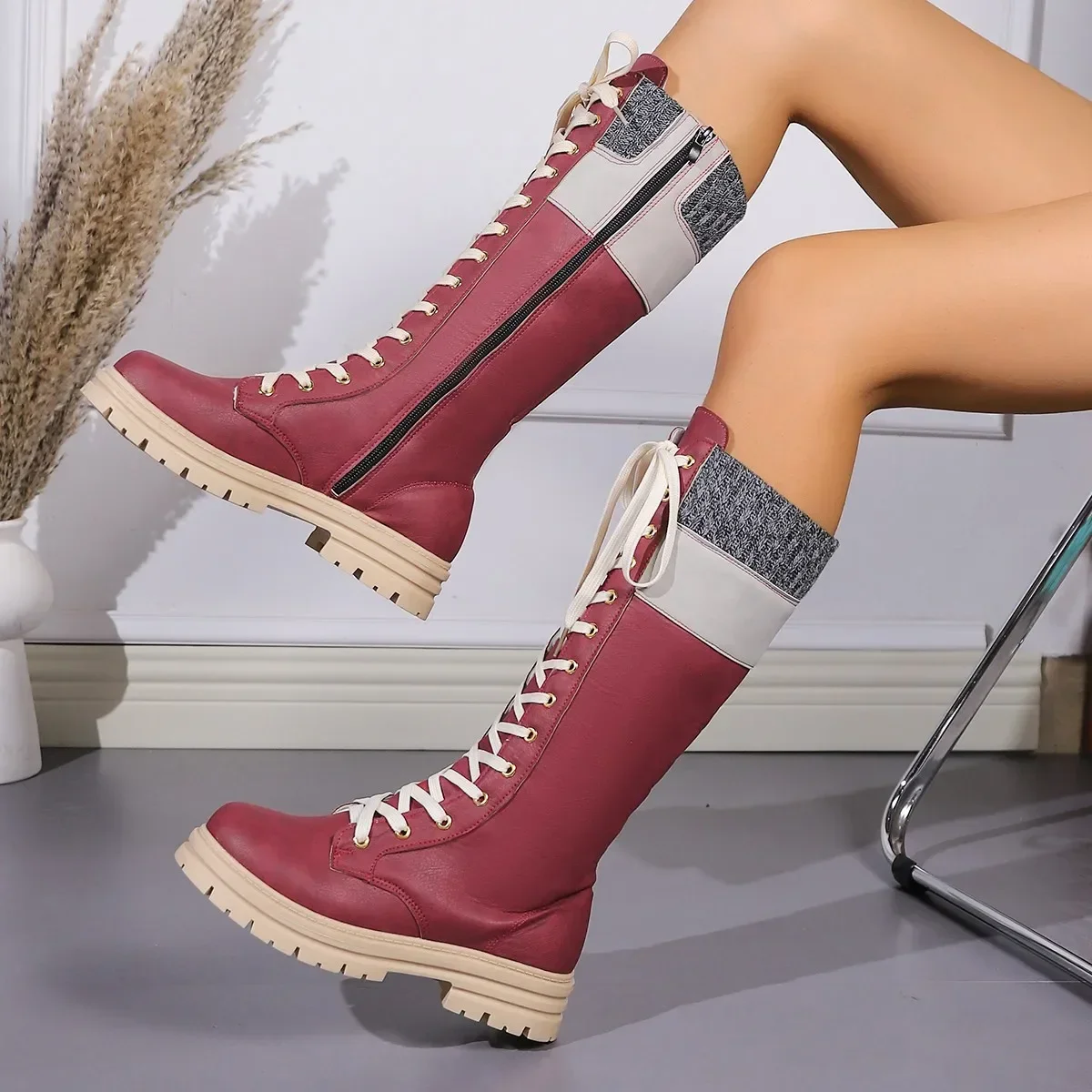 

Женские сапоги до колена на молнии сбоку, с круглым носком