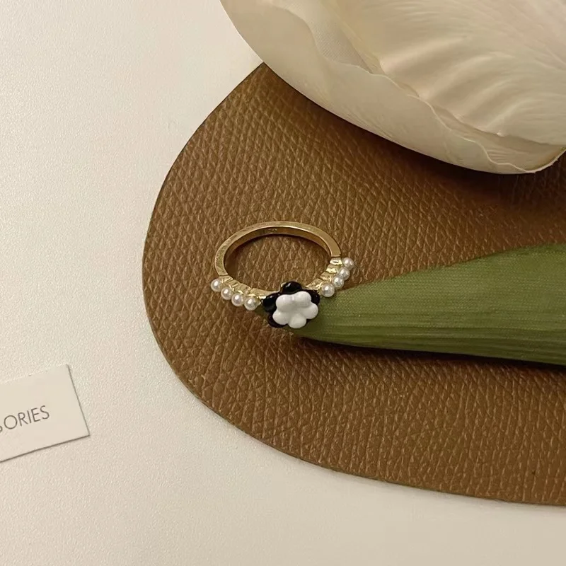 

Korean Style Vintage Initial Flower Pearl Gold Rings For Women Girls Aesthetic Fashion Cute Rings Trending Charm Jewelry Gift