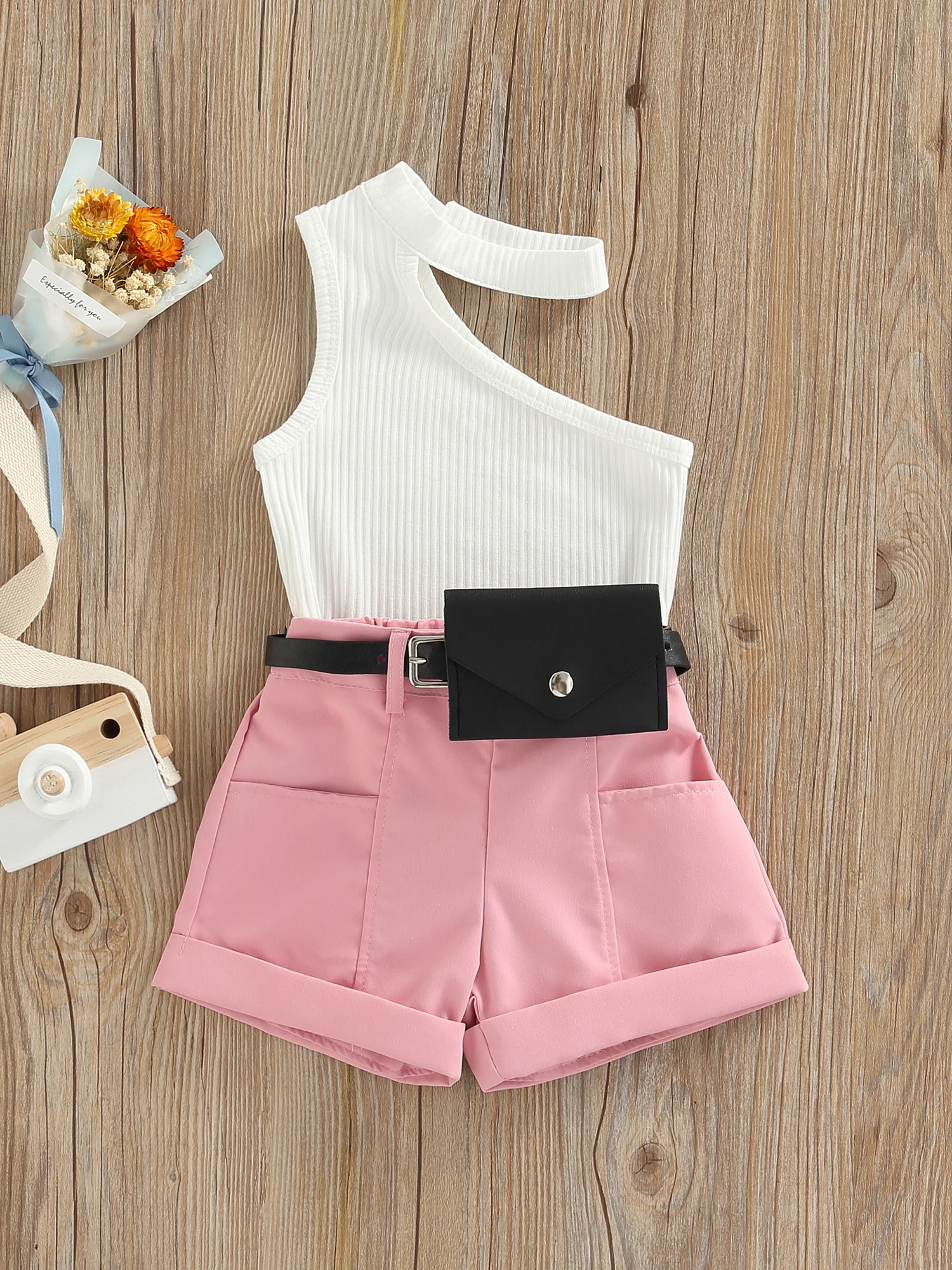 

Stylish 3-Piece Girls Summer Outfit Sleeveless Top Shorts and Waist Bag for a Complete Look