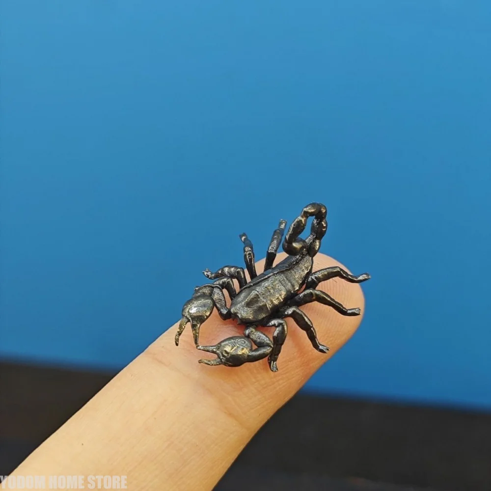 Фото Миниатюрная фигурка скорпиона из состаренной латуни для домашнего декора, аксессуары для украшения, декоративные статуэтки для стола №2