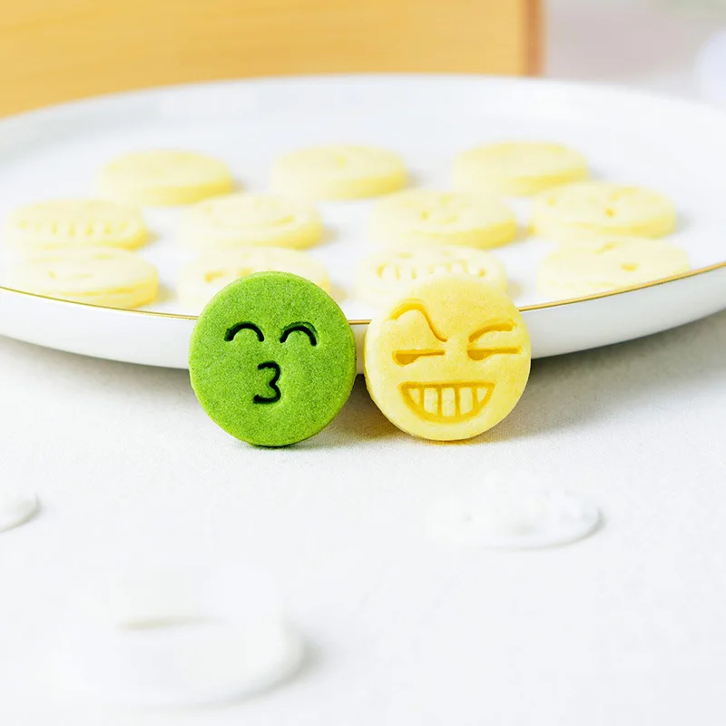 

New Cartoon Emoticon Cookie Embossed Cutter Smiley Angry Cookie Mould Household DIY 3D Fondant Pastry Craft Forms Biscuit Mold
