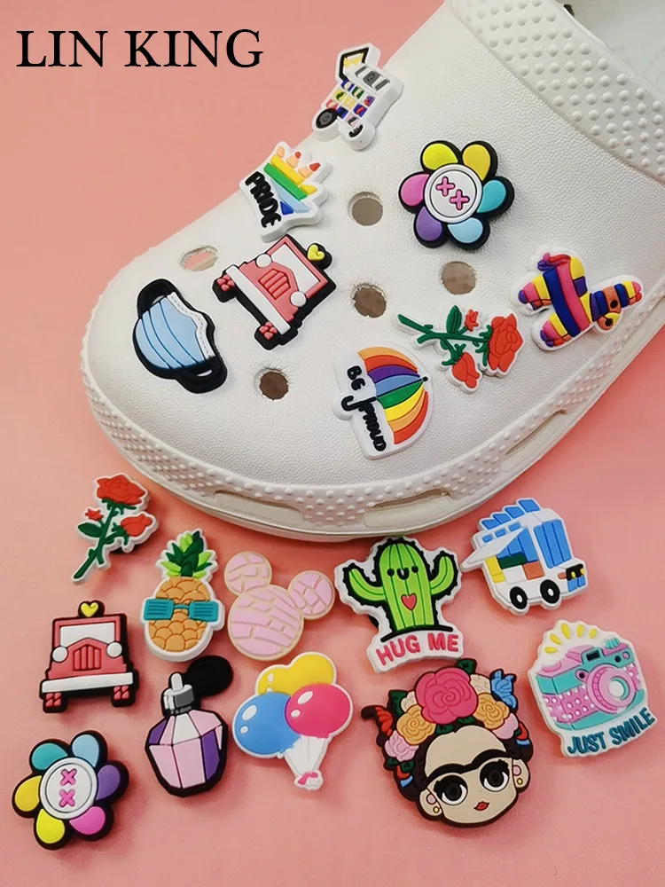 

Single Sale Sweet Cartoon PVC Croc Charms Ornaments Funny Clog Shoe Accessories Buckle Decoration Fit Wristbands Kids Adult Gift