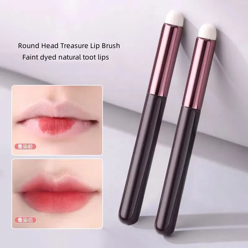 

Happyrim blogger recommends a round lipstick brush Smudging Brush Concealer Brush Portable lip beauty tools