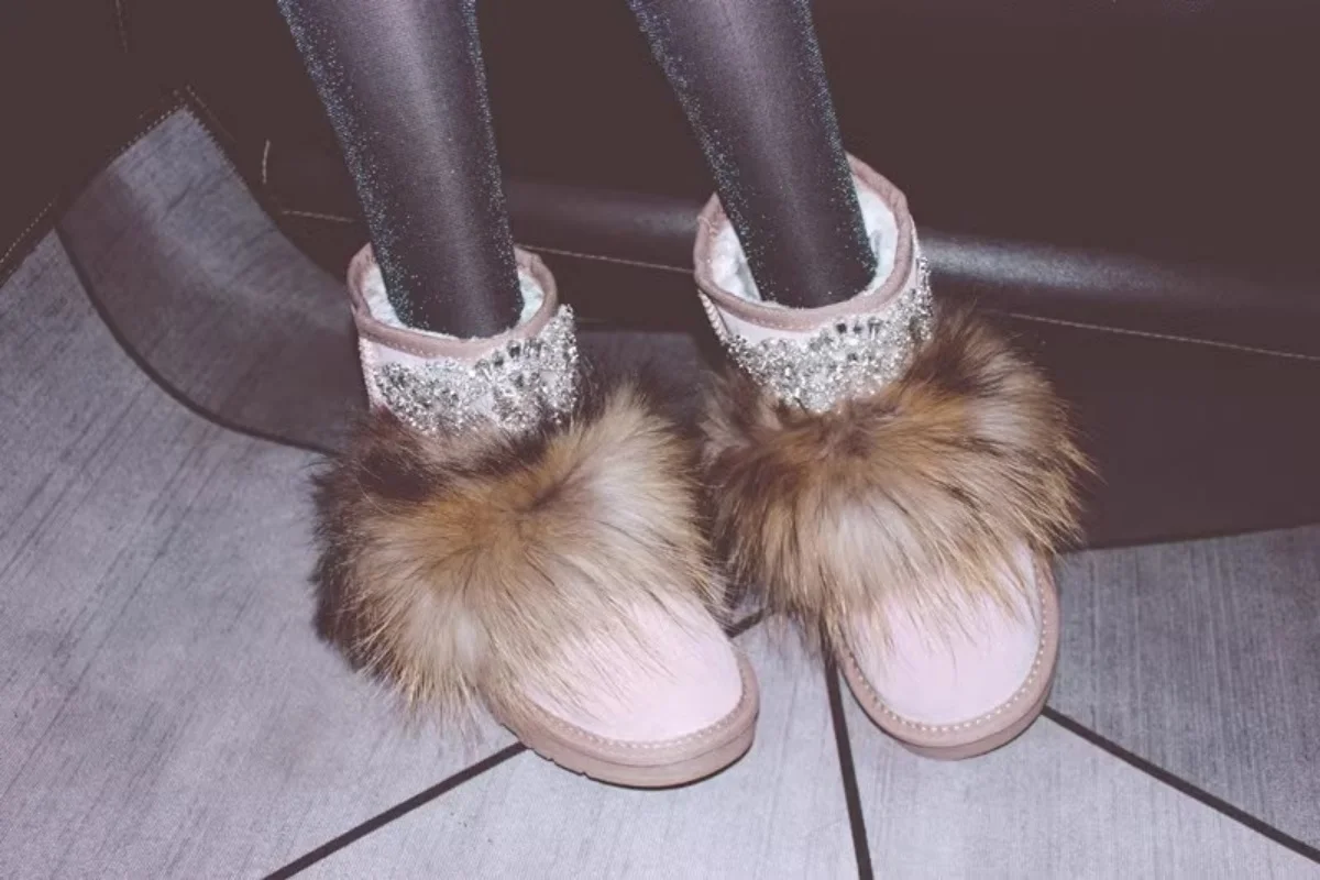 Сексуальные женские зимние теплые ботильоны с круглым носком украшенные