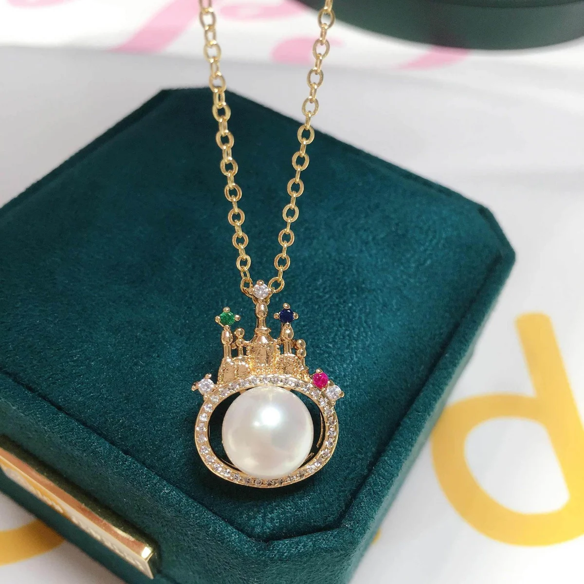 

Natural Freshwater Pearl Pendant Micro Inset Color Zircon Castle Necklace Bulb Pearl 18K Gold Plated Banquet Jewelry Gift Craft
