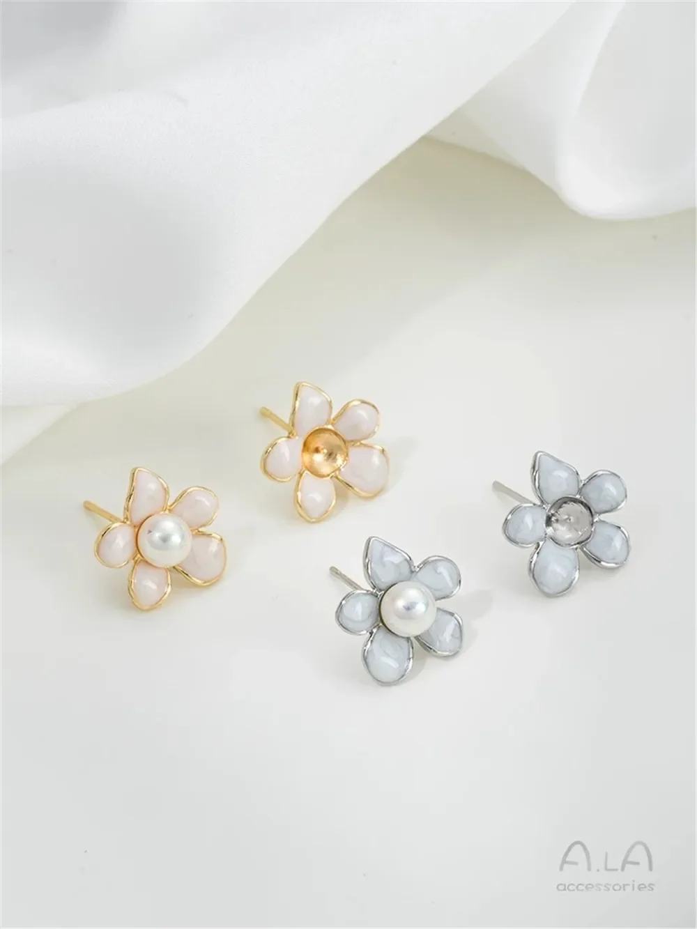 14-каратное золото маленькие цветочные серьги из бисера с капающим маслом и