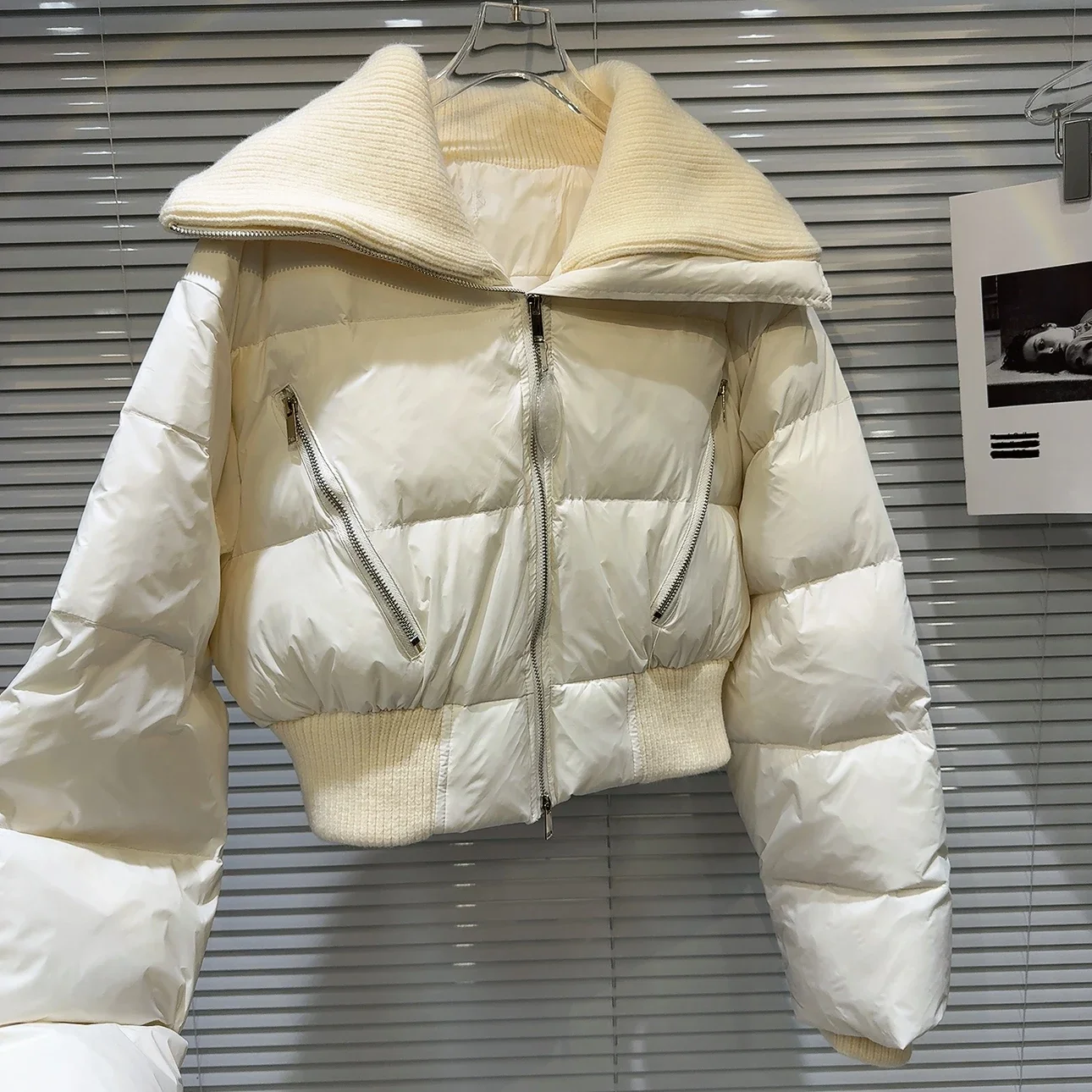 Рисунок 4 - Женский пуховик с отложным воротником