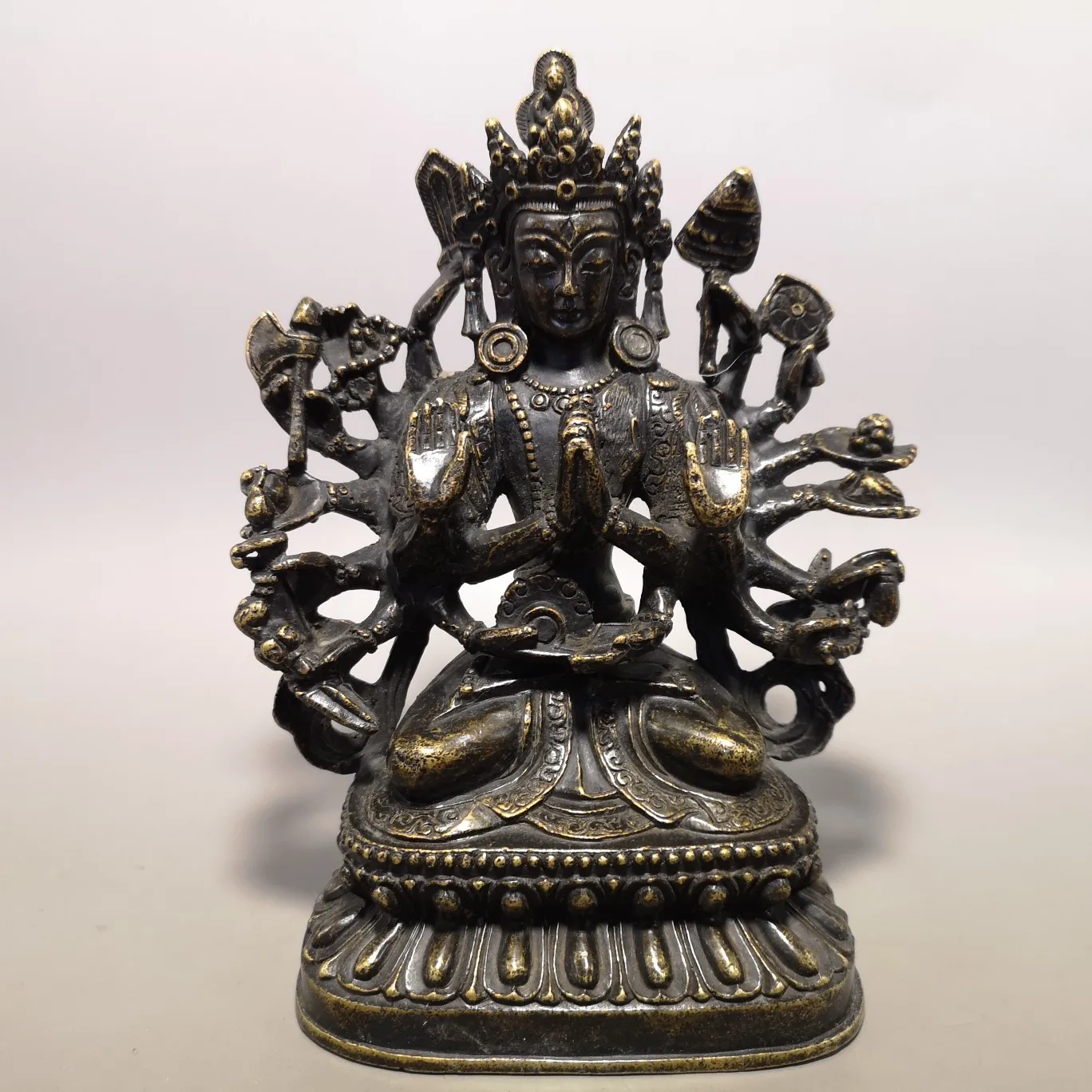 

Скульптура Будды авиалокитествара с тысячей рук, винтажная декоративная статуя из искусственных элементов, статуя Будды для дома и автомоб...