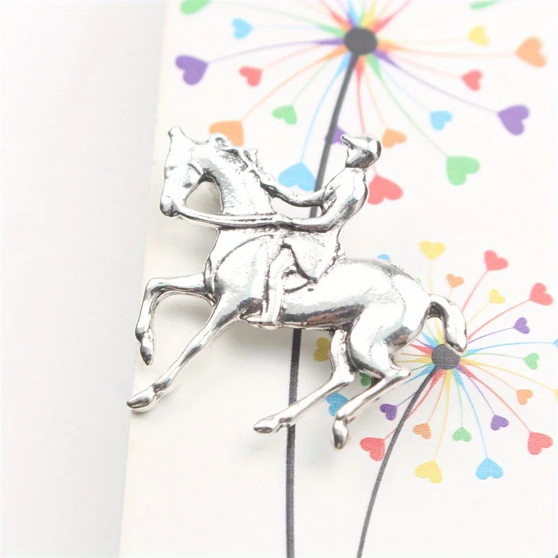 Новая эмалированная серебряная простая брошь в виде фигурки верховой езды
