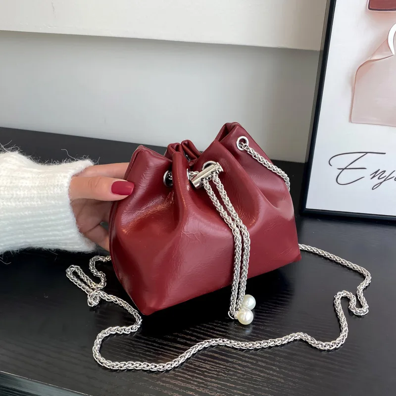 

Высококачественные миниатюрные женские сумки на плечо, роскошная дизайнерская сумка через плечо с золотой цепочкой и шариками, вечерние мо...