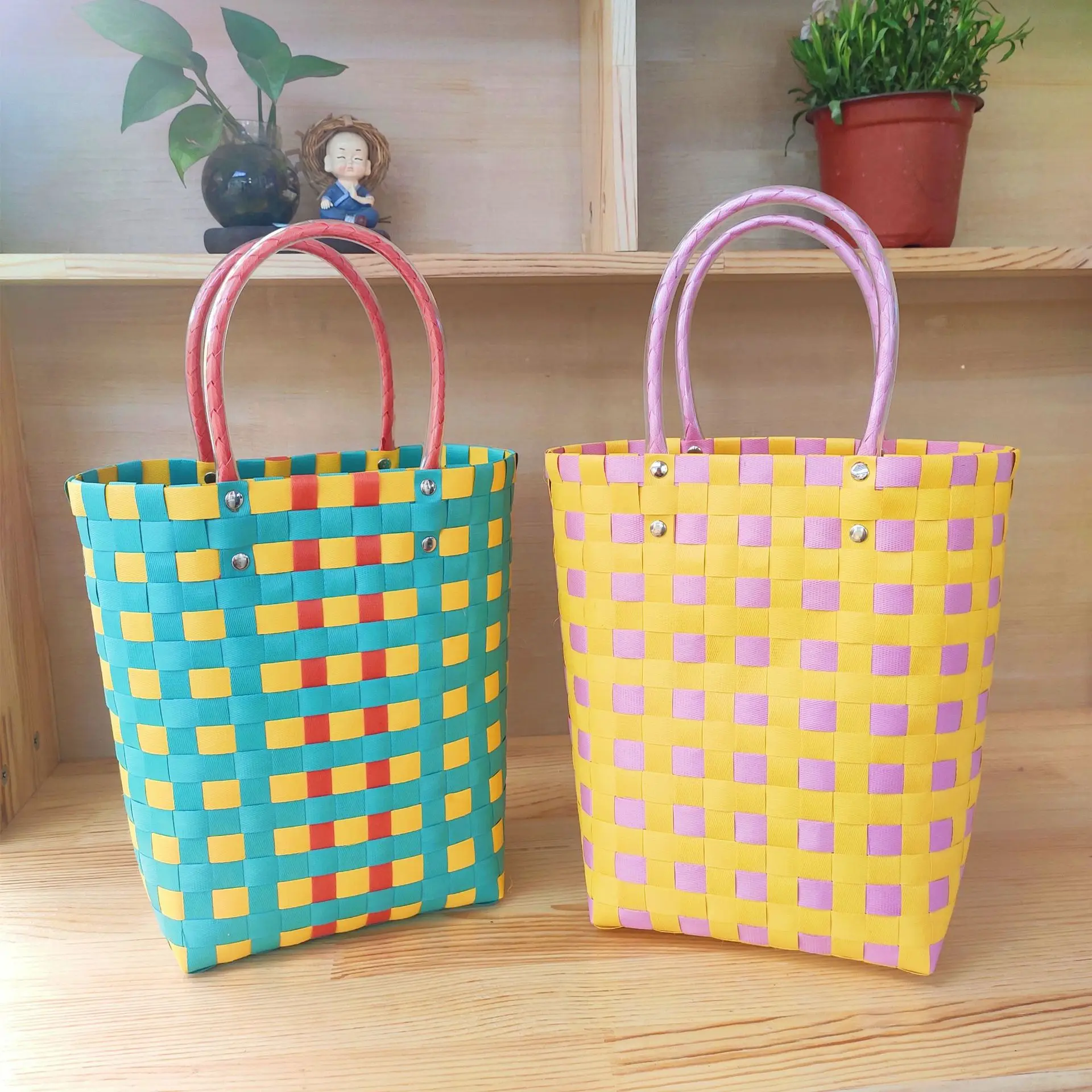 

Handmade Women's Handbag Bohemia Storage Basket Plastic Woven Tote Bag Summer Vacation Female Beach Bag Designer Plaid Straw Bag