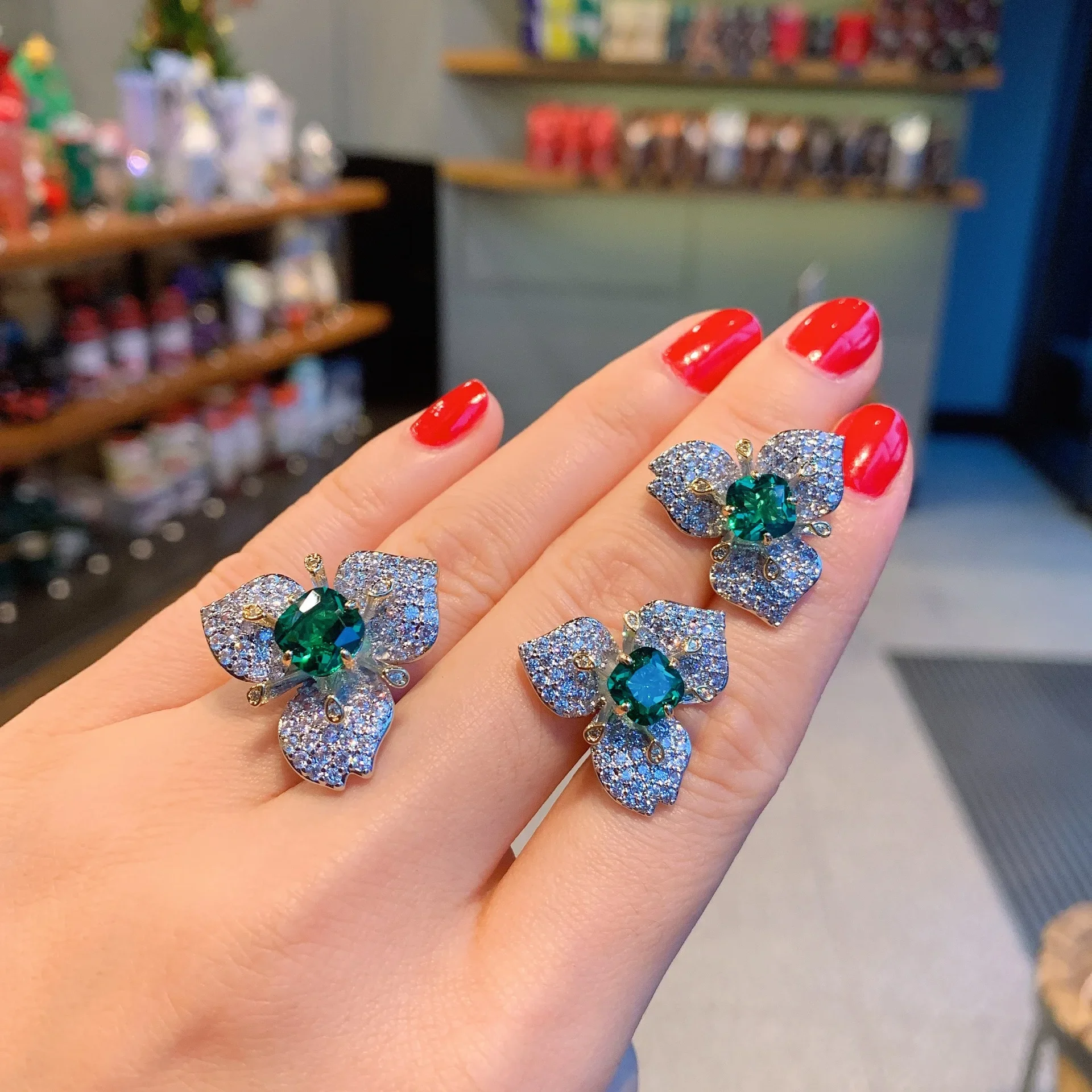 Высококачественные лепестковые серьги-кольца с изумрудами женские ювелирные