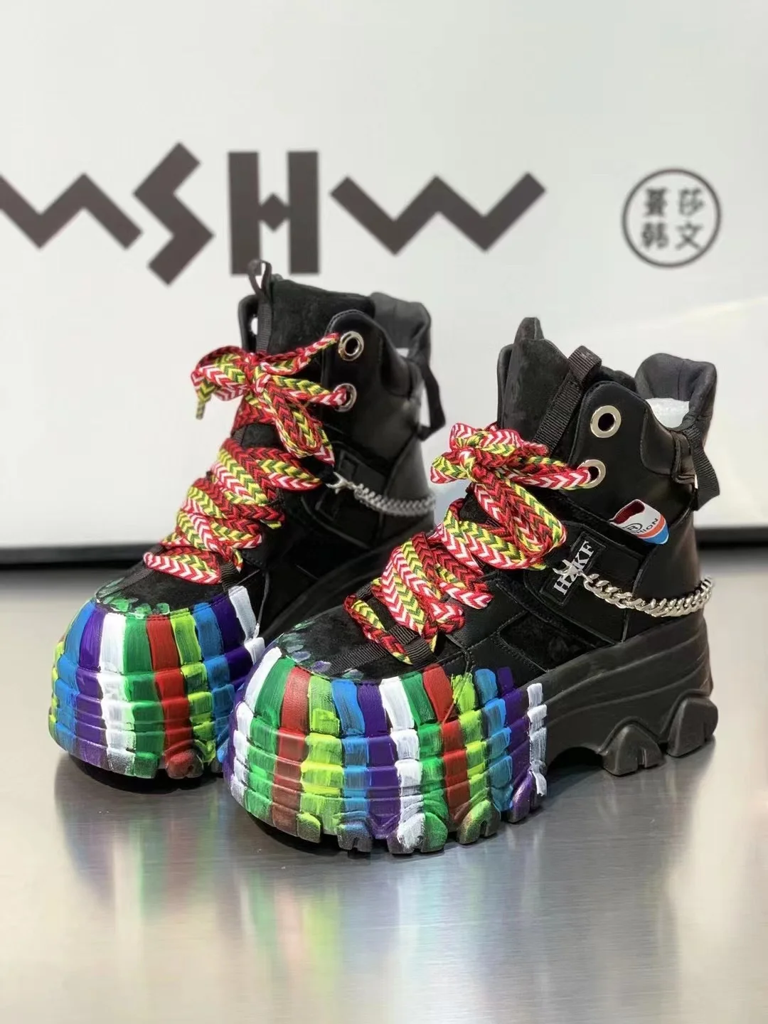 

Женские разноцветные кроссовки на высоком каблуке со шнуровкой