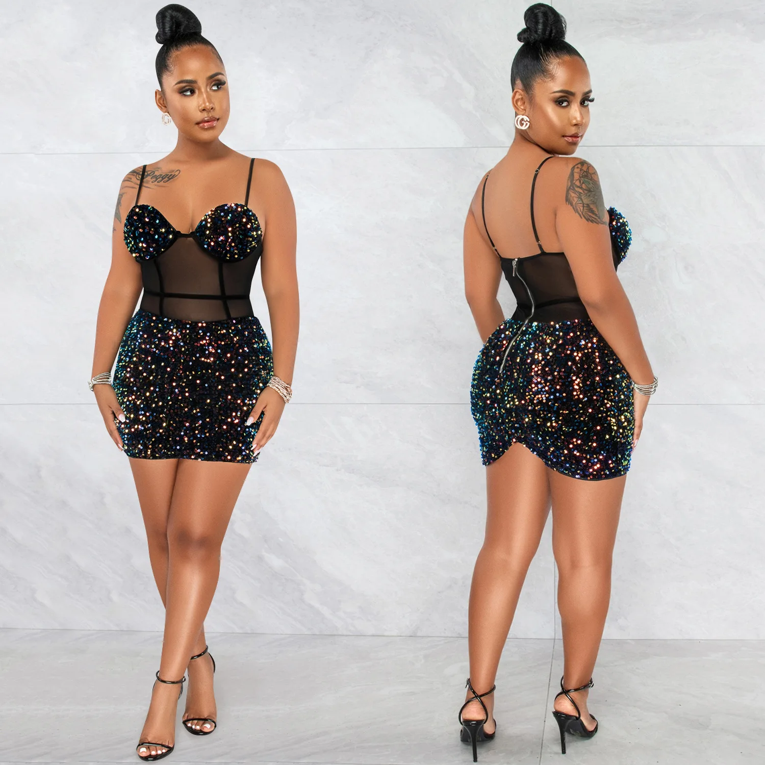 Женское облегающее мини-платье с открытой спиной и блестками |