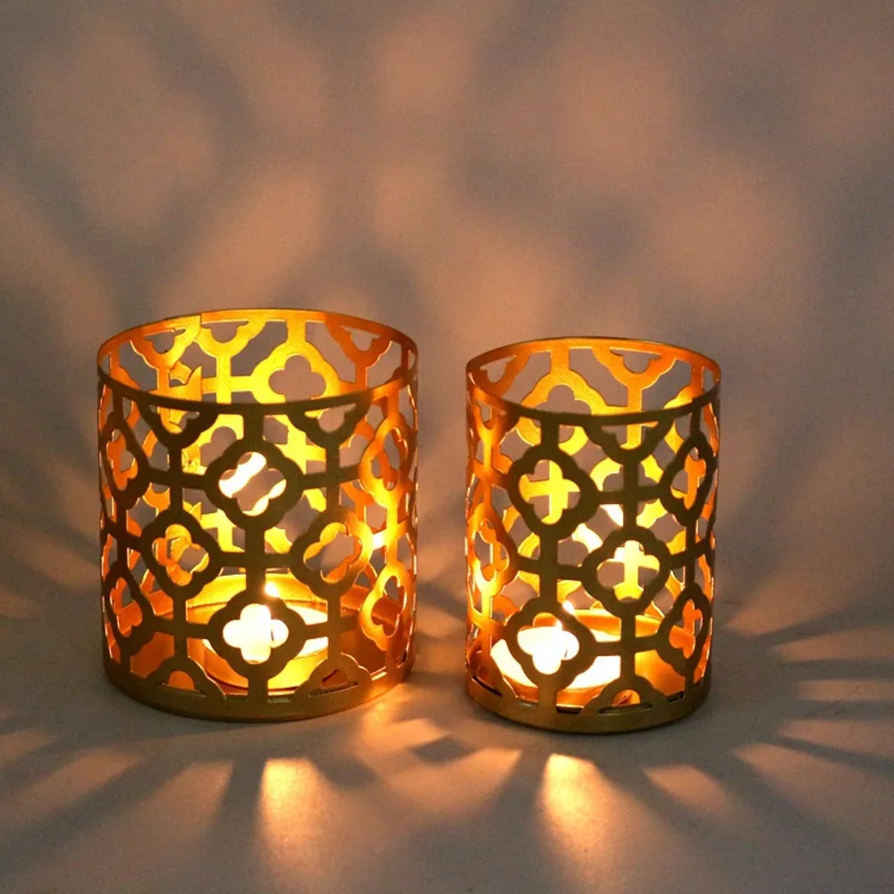 

Hollow Wrought Iron Candlestick Golden Geometric Creative Aromatherapy Candle Cup Home Decoration Ornaments