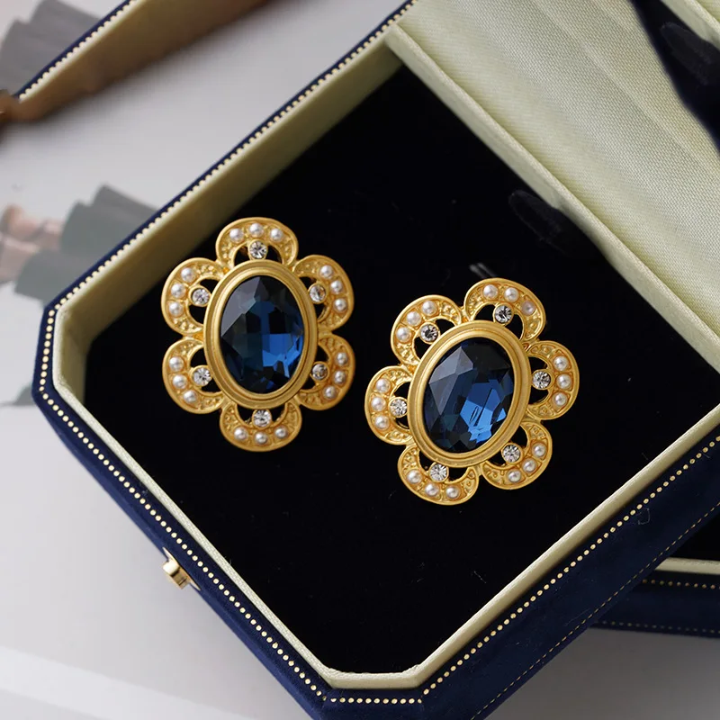 

Retro Earrings for Women Sun Flower Ear Piercing Studs Fashionable and Elegant New High-Grade Pearl Earrings 2023 Trend