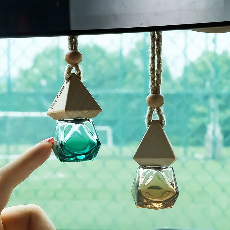 

Diamond Shaped Car Perfume Empty Bottle Auto Interior Pendants Transparent Glass Triangle Cap Decoration Fragrance Containers