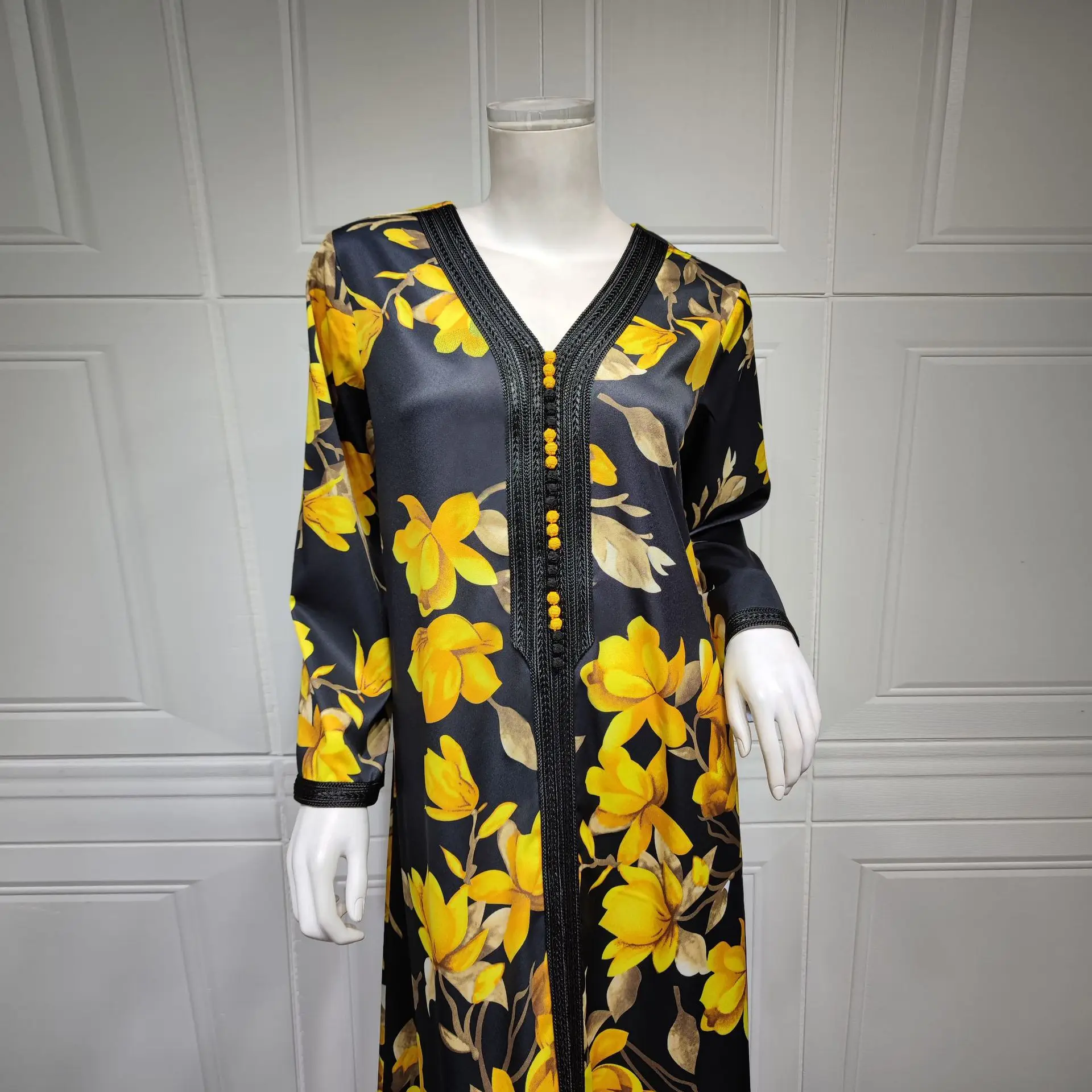Robe Musulman Fashion Modest Muslim Dress for Women Black Floral Embroidery Arabic Robe Dubai Saudi Vestido Longo Evangelico