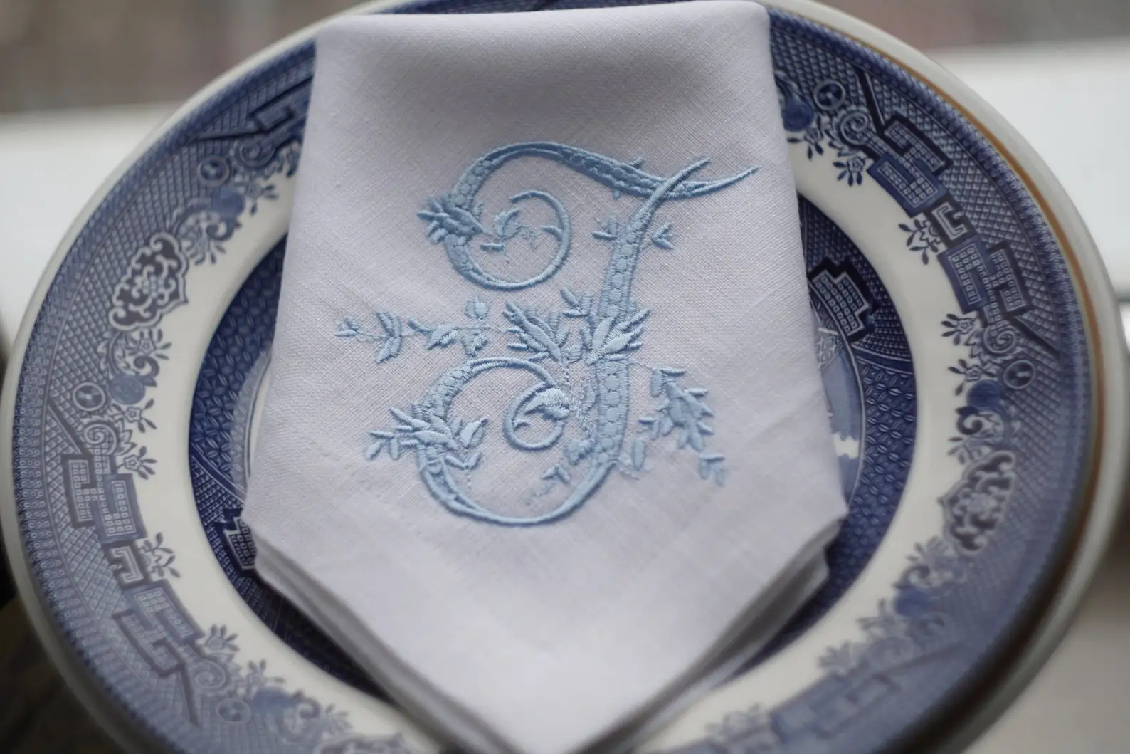 

Столовые салфетки CamelliaCasa2101 с монограммой из полиэстера/хлопка