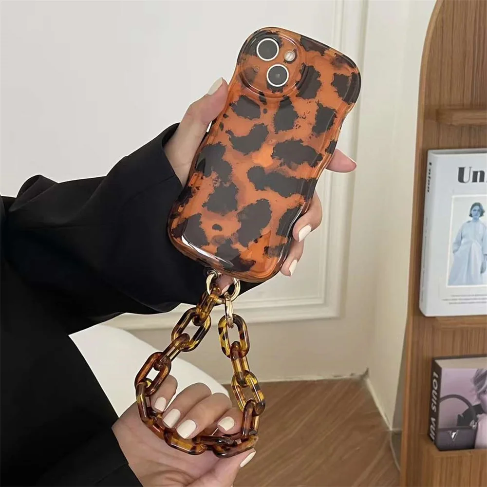 Retro Luxury Amber Leopard Print Wrist Chain Phone Case For iPhone 14 13 12 11 Pro Max XS XR X 7 8 Plus Soft Silicone back Cover