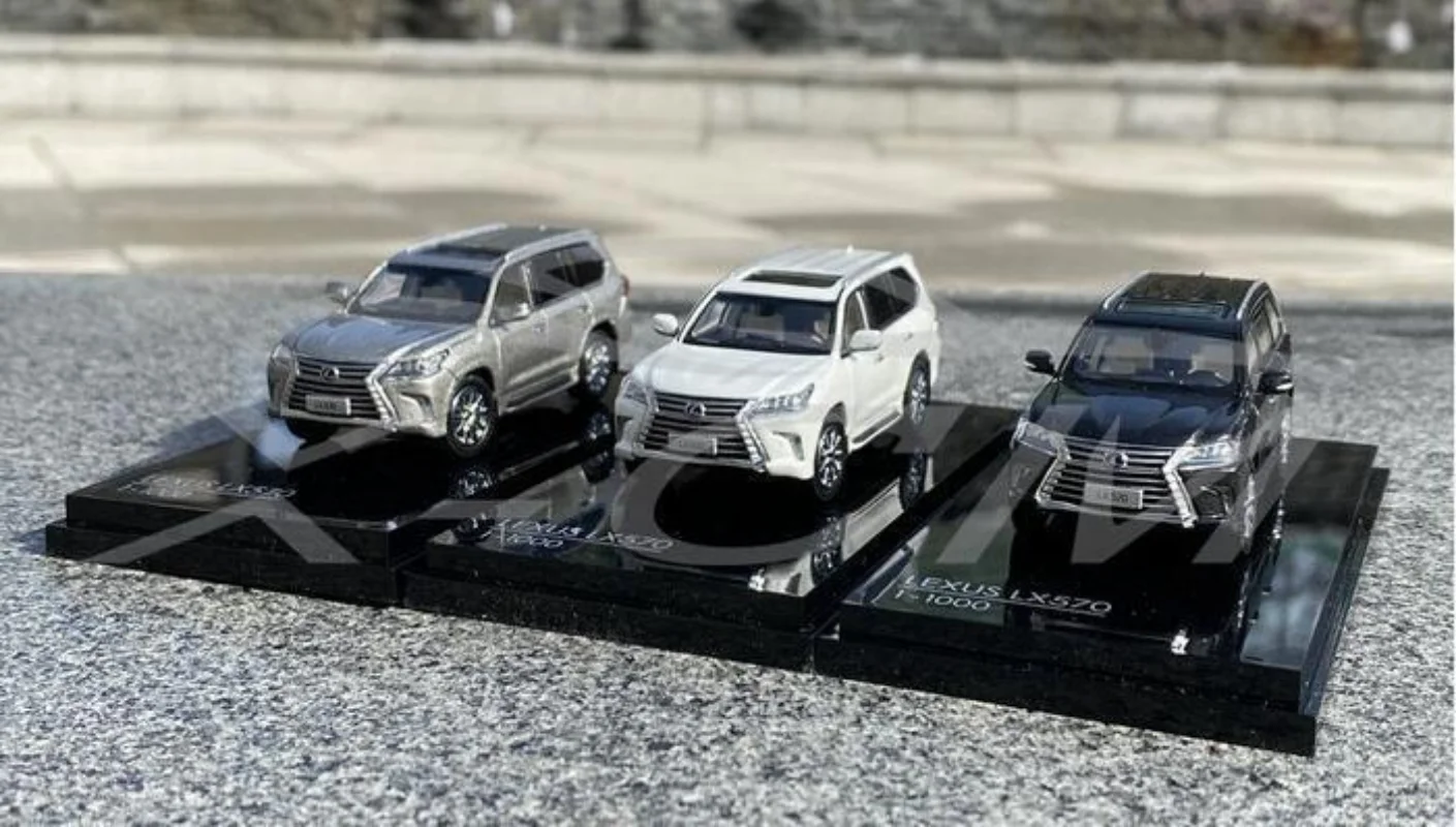 

NEW Well 1/64 For LEXUS LX570 SUV Diecast Model Car Toys Gifts Black/White/Silver Collection Ornaments Display Hobby