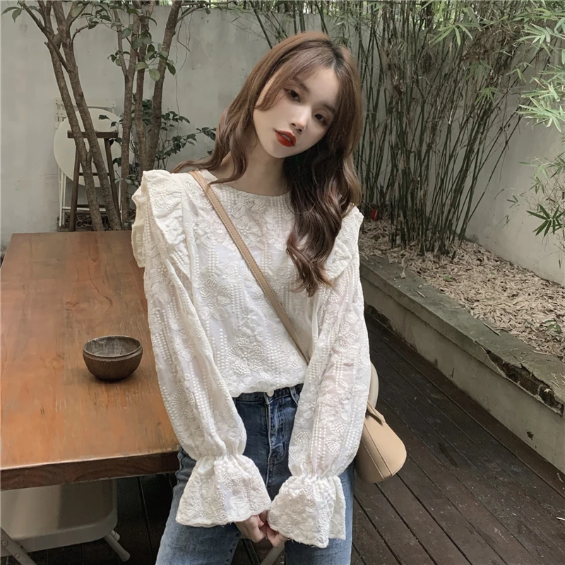 

GY0672 2022 New Sweet Age Reducing Design Heavy Industry Loose Fairy Horn Long Sleeve Lace Shirt Top Female