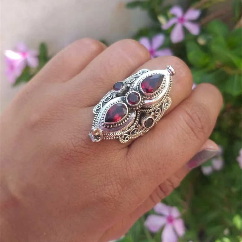 

Vintage Women's Ring Bohemian Exaggerated Ring Inlaid Red Cubic Zirconia Antique Silver Color Engraving Classic Ladies Jewelry