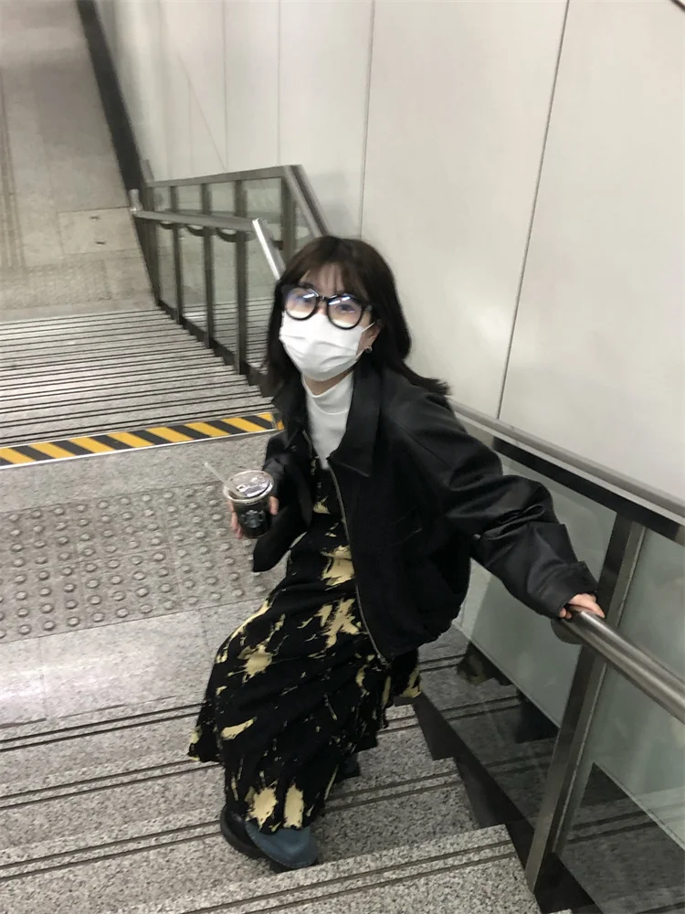 Высококачественное текстурированное кожаное пальто на молнии с лацканами