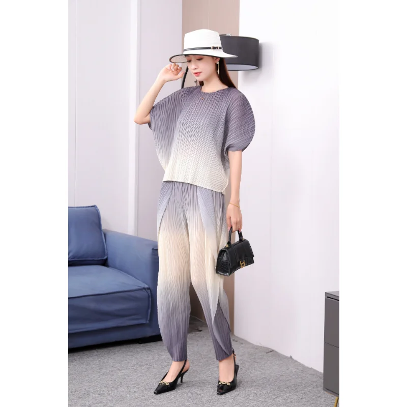 

2023 Summer Bat Sleeve Trendy Loose Three House Pleated Casual Set Women's 2 Pieces Sets Casual Loose Gradient Women Clothing