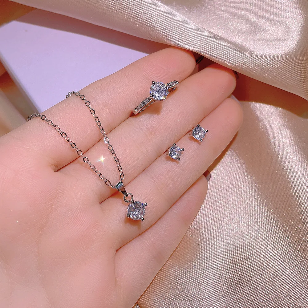 

Женский комплект украшений из колье, серёг и кольца, из серебра 925 пробы