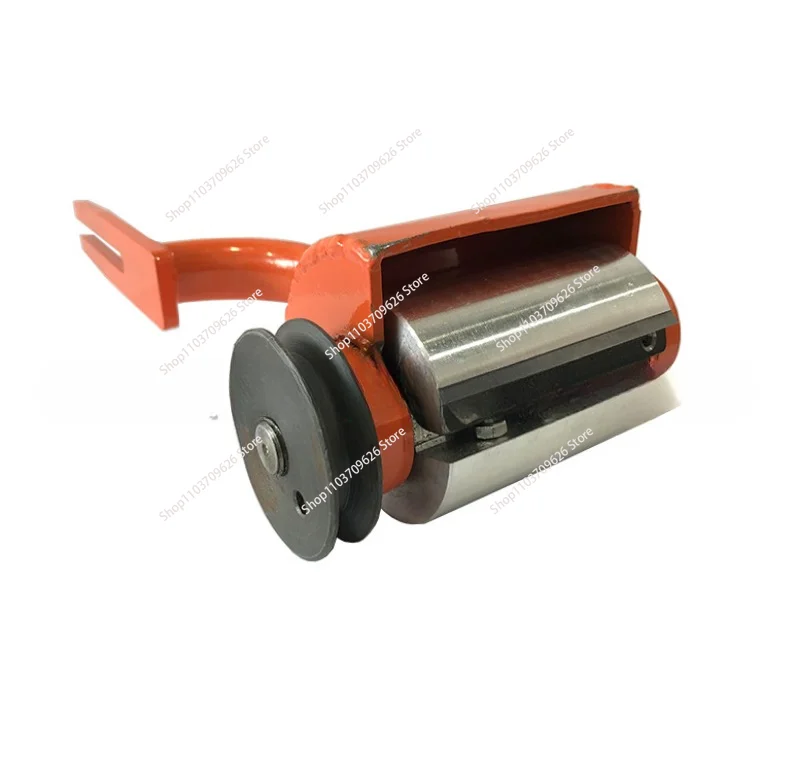 Для прикрепления к цепной Пиле устройство для обрезки и очистки бревен