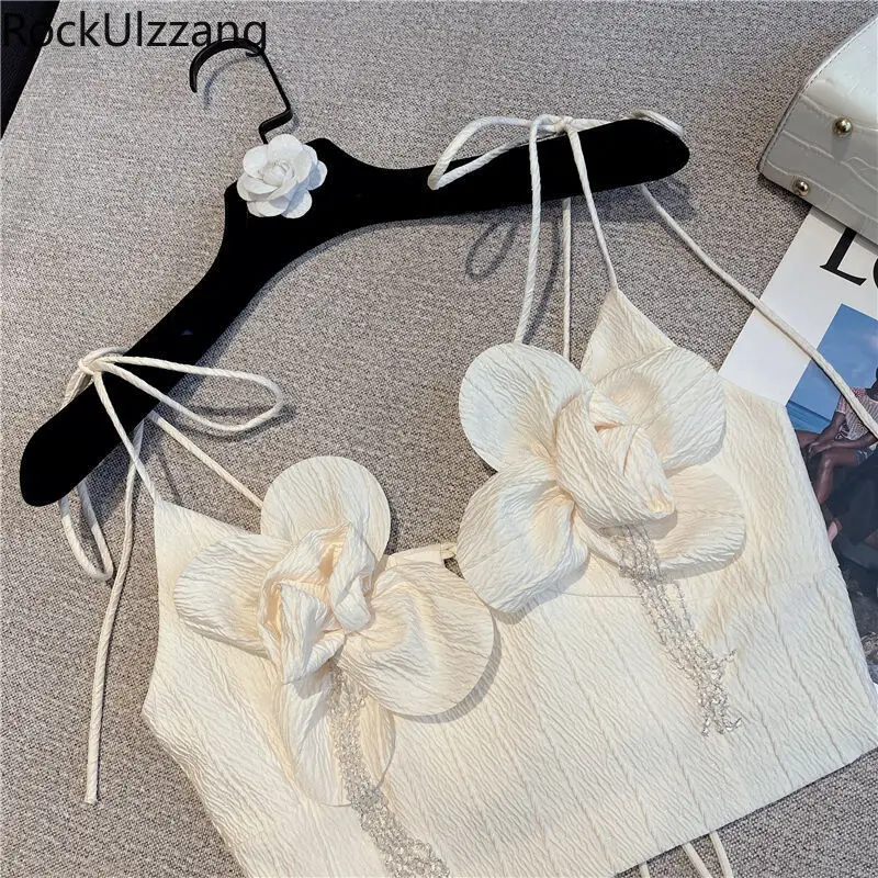 Женский укороченный топ на бретельках с трехмерными цветами и кристаллами