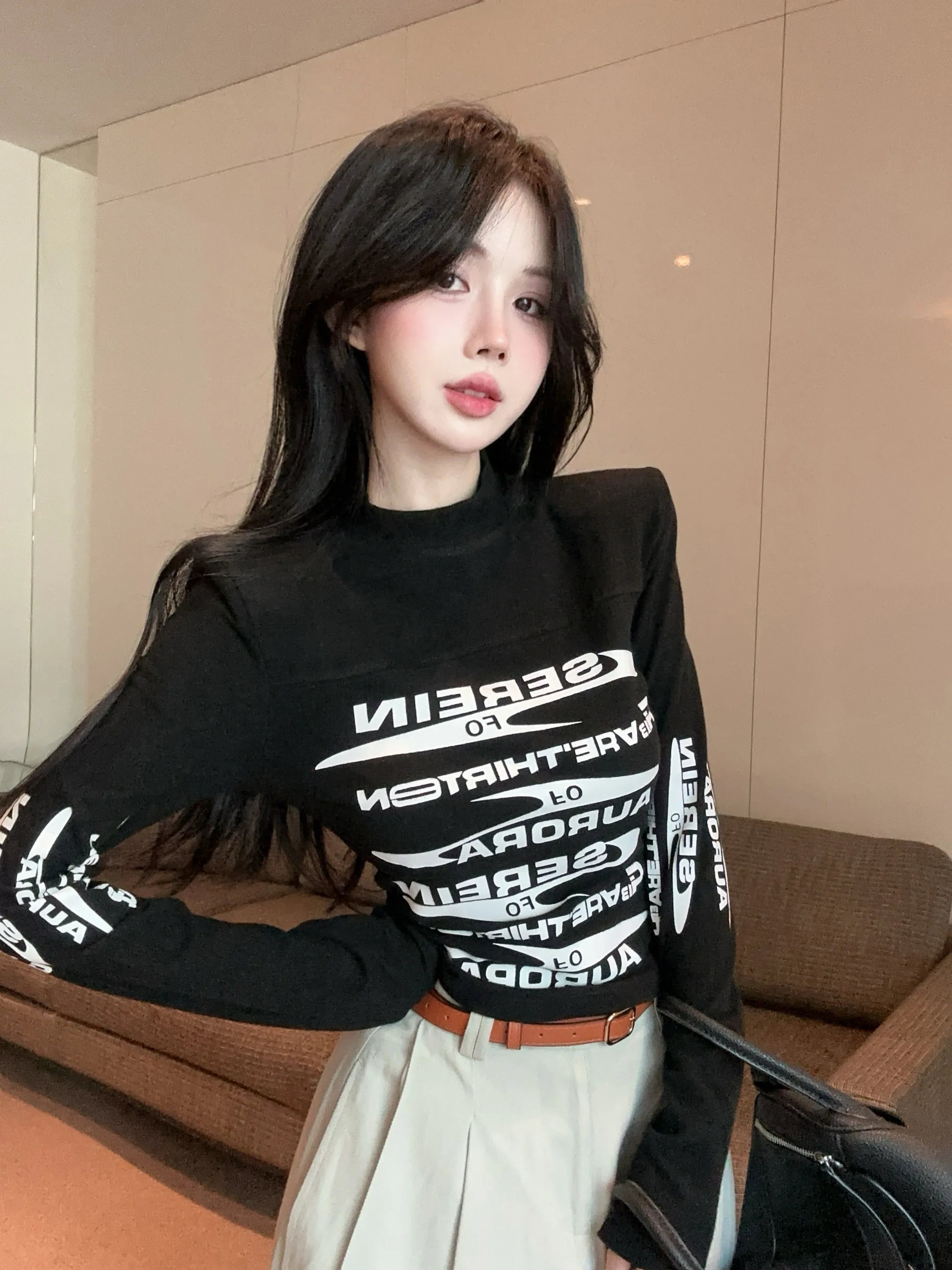 Женская футболка с черно-белыми буквами American Design Sense Sweet and Spicy осенний принт