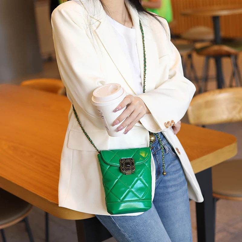 

New Arrival Chain Mobile Phone Card Bag Small Incense 2023 New Diamond Gold Ball Single Shoulder Bags Luxury Designer