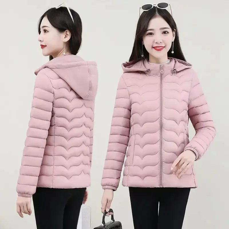 Женская зимняя куртка с капюшоном