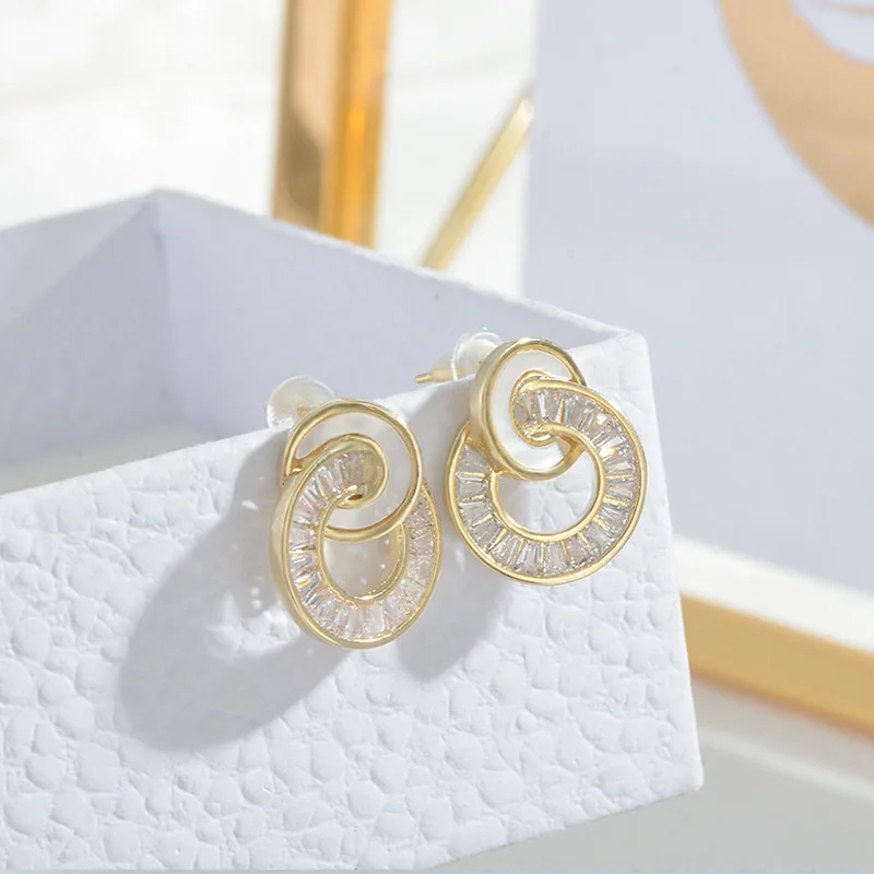 

New tide small zirconia circle earrings female senior sense of temperament goddess model jewelry