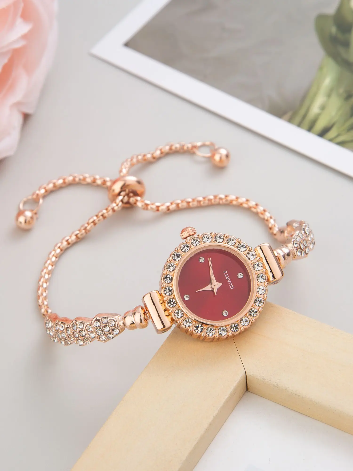 2023 reloj cuarzo Cute Bracelet Watches for Women Diamond Crystal Watch  Fashion Quartz Womans Wristwatches for Free Shiping