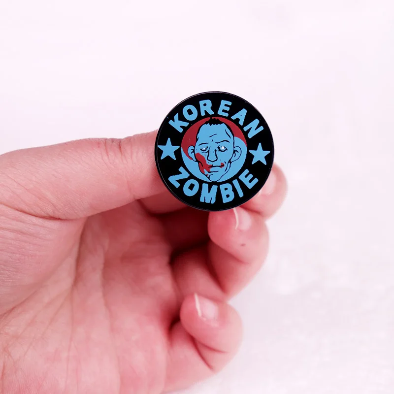 Брошь-значок с эмалью в виде зомби