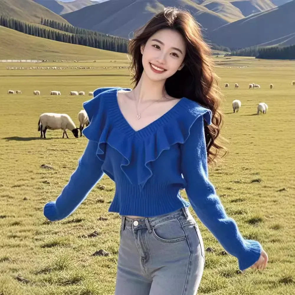 Осенний новый атмосферный свитер с рюшами и v-образным вырезом белый синий