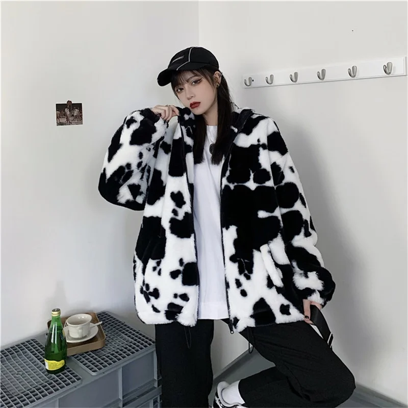 Фото FAKUNTN зимнее Новое Модное Пальто Harajuku с принтом коров свободная кожаная куртка