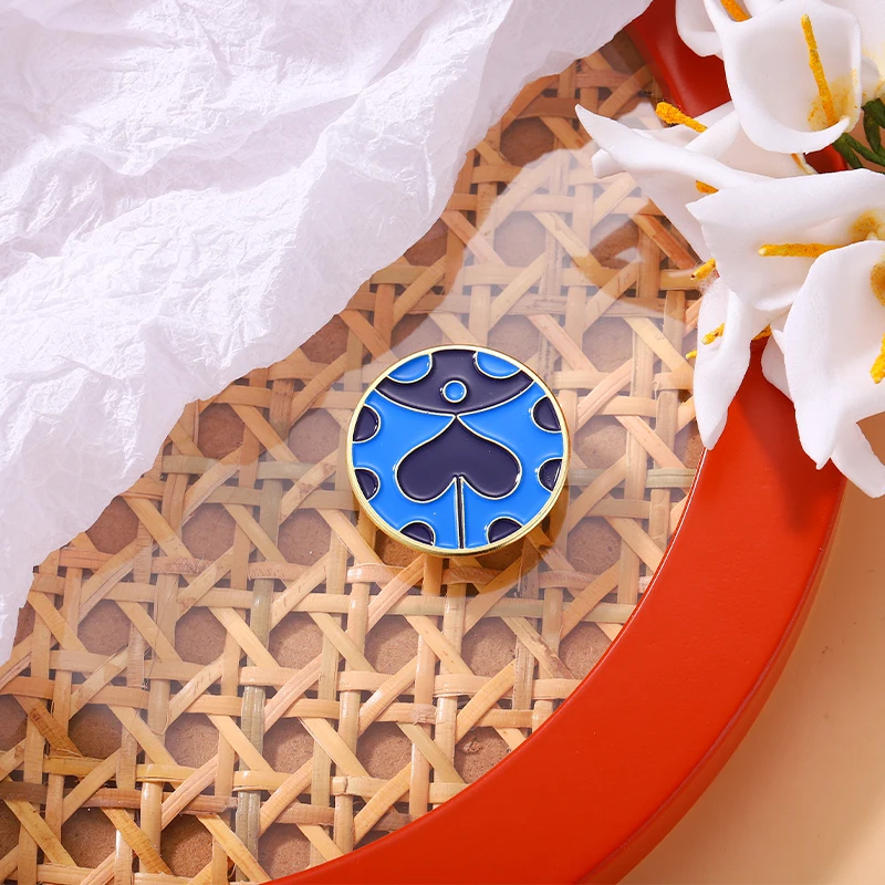 Эмалированная булавка в виде мультяшного идола с крыльями для одежды рюкзака