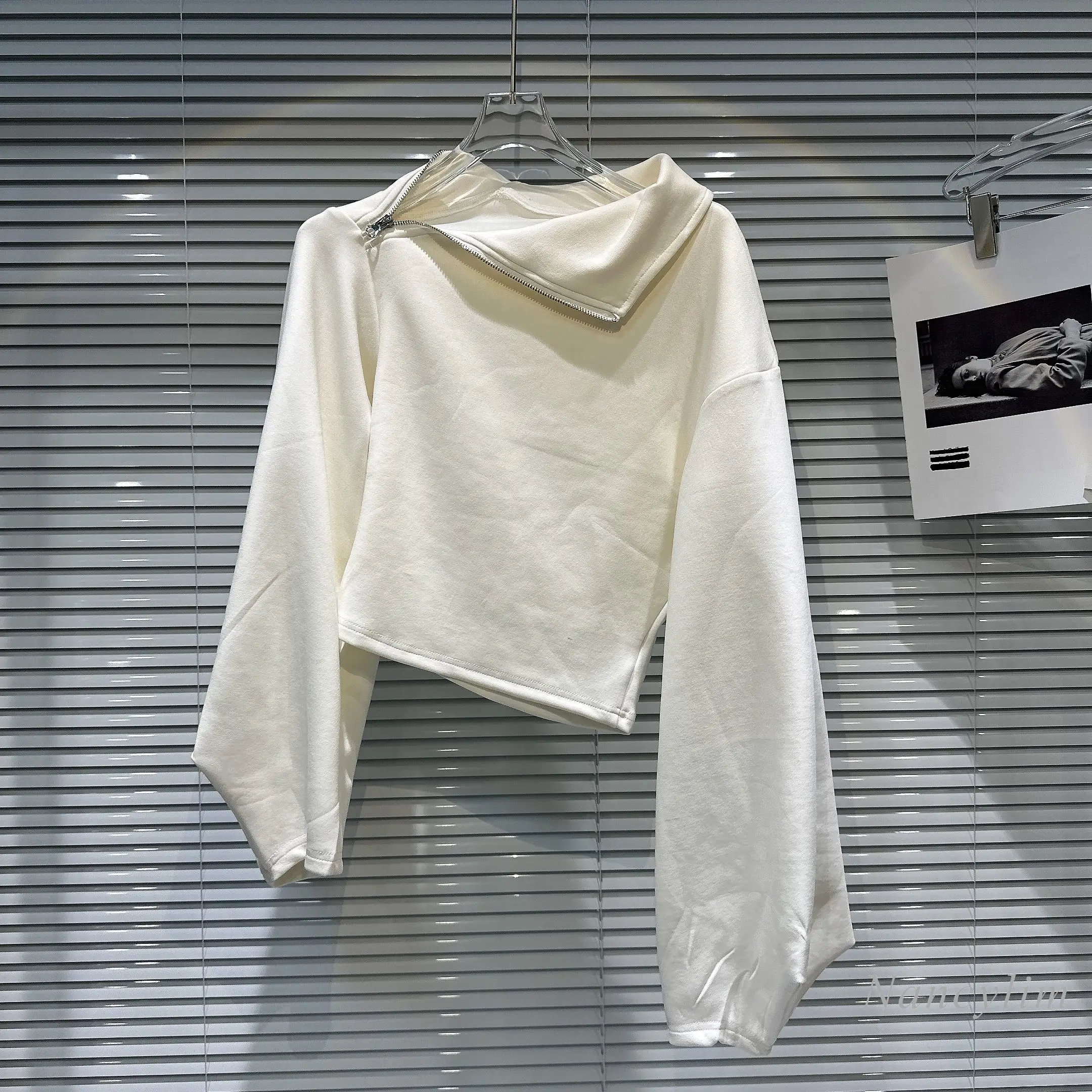 Рисунок 2 - Женская Осенняя короткая Асимметричная толстовка