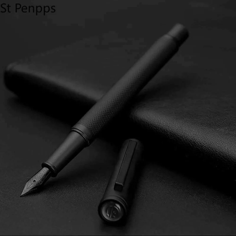

Черная металлическая перьевая ручка с титановым наконечником и красивой текстурой дерева для бизнеса и офиса